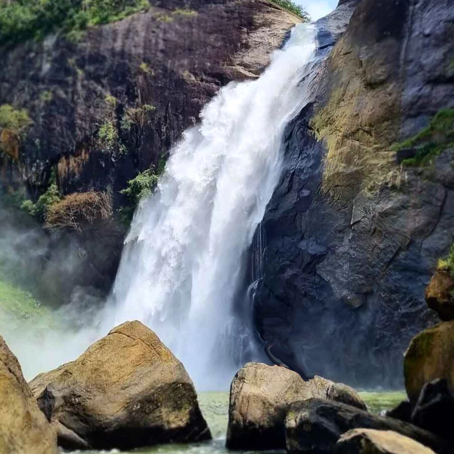 Dunhinda Falls – Sri Lanka