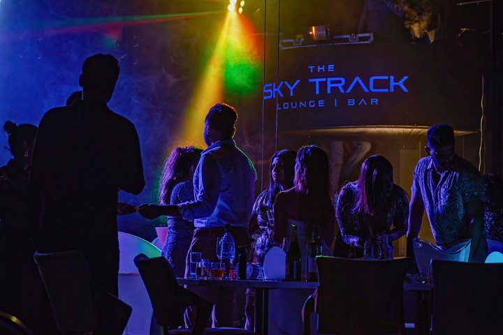 The Sky Track Lounge & Bar - Negombo